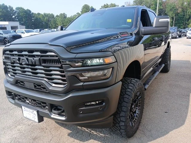 New 2026 Diamond Black Crystal Pearl-Coat Exterior Paint RAM Tradesman image 11