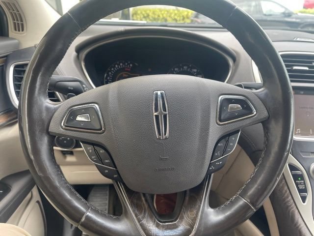 Used 2018 White Platinum Metallic Tri-coat Lincoln Reserve image 4