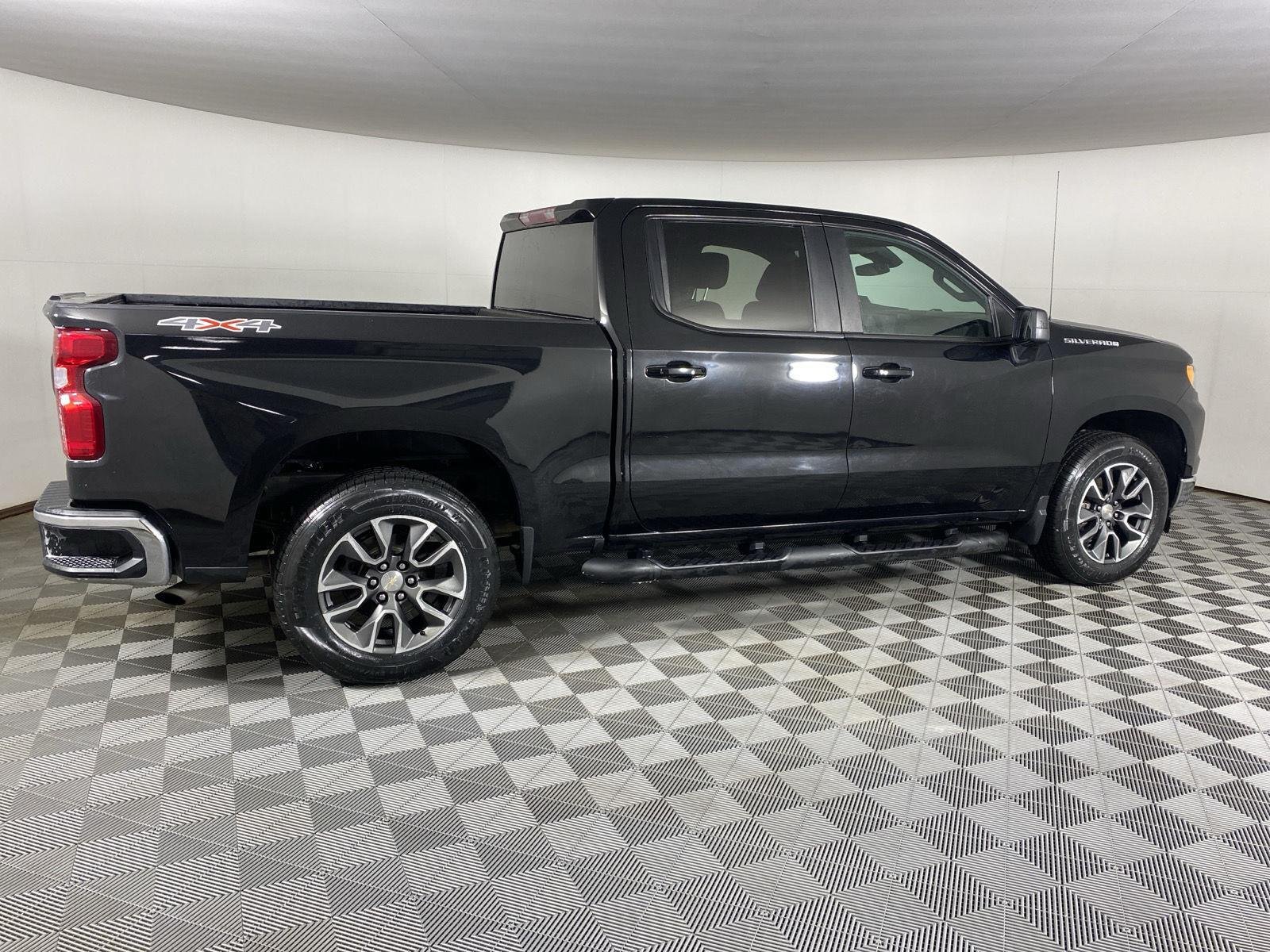 Used 2022 Black Chevrolet LT image 10