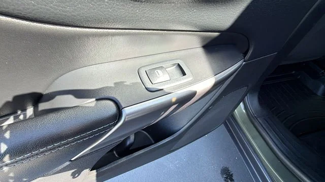 Used 2019 Green Jeep Latitude image 15
