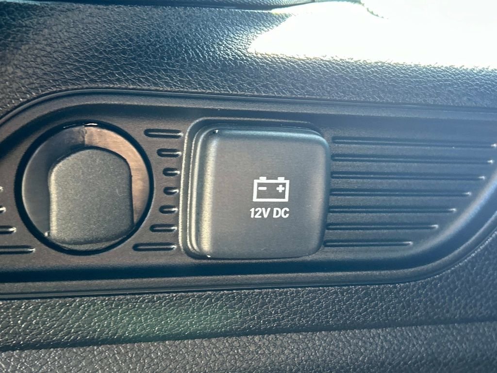 Used 2023 Red Jeep Altitude X image 13