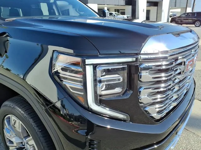 Used 2025 Onyx Black GMC Denali image 2