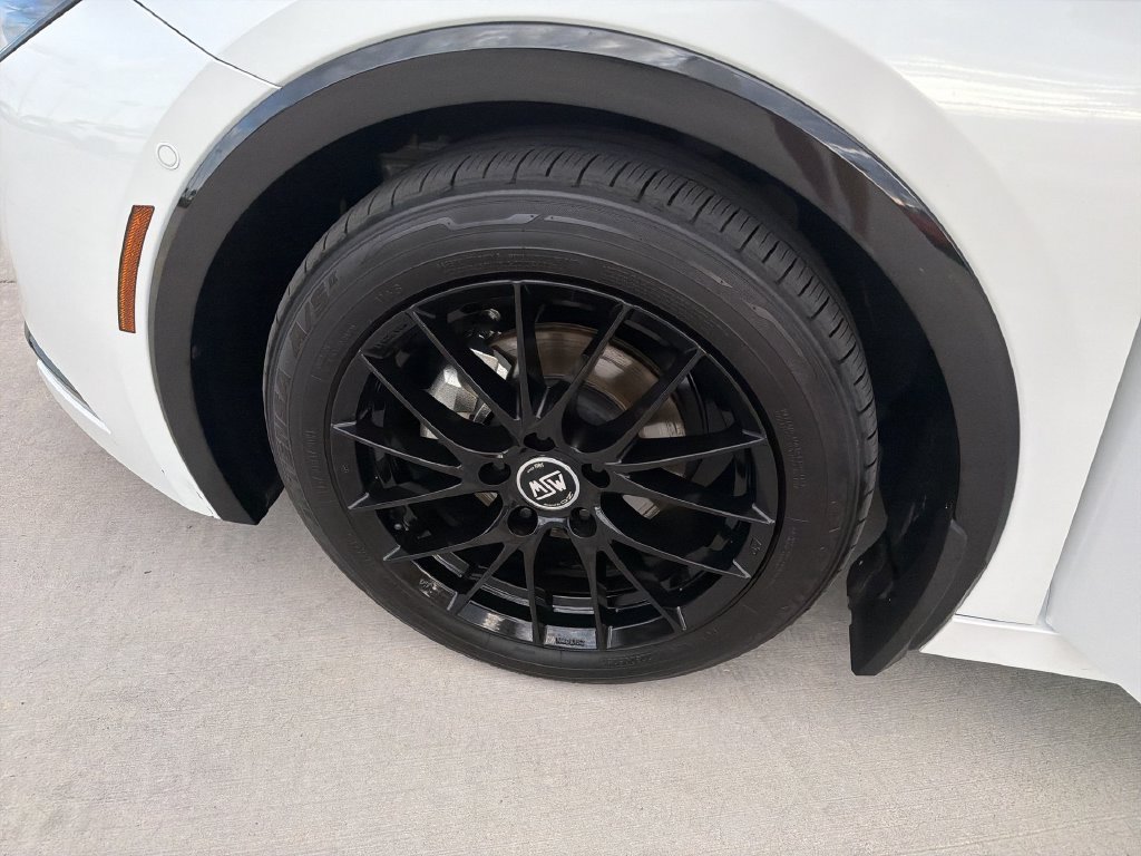 2025 Toyota Prius Limited - Photo 31