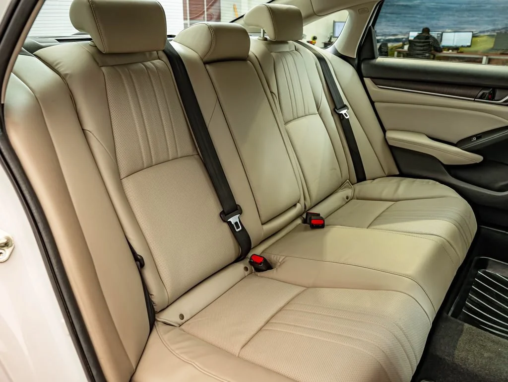 Used 2018 White Orchid Pearl Honda EX-L image 41