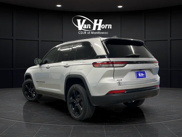 Used 2023 Silver Jeep Altitude X image 5