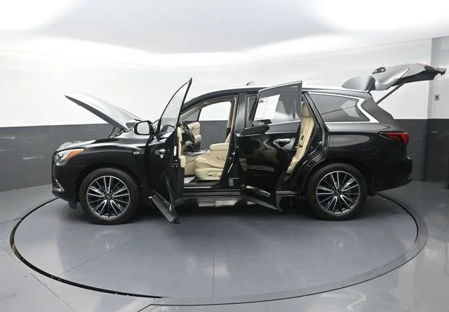 Used 2019 Black INFINITI LUXE image 34