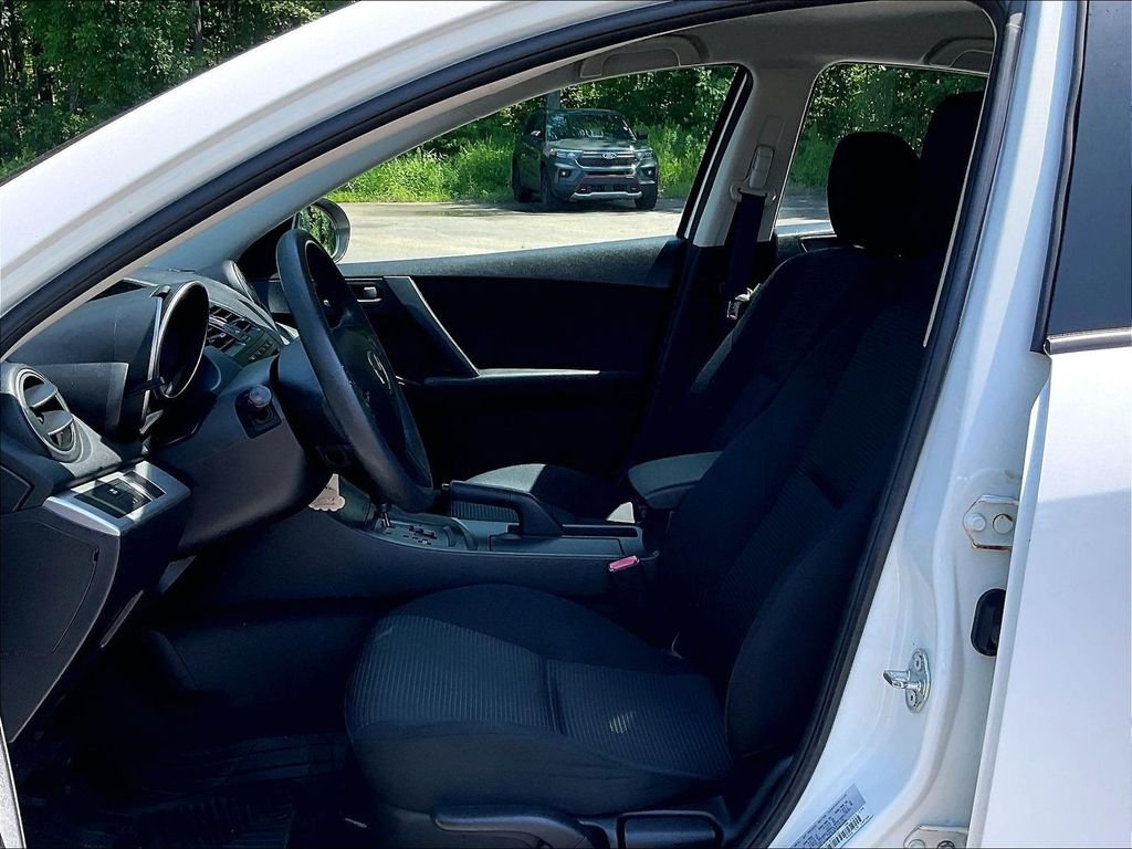 Used 2013 White Mazda i Sport image 10