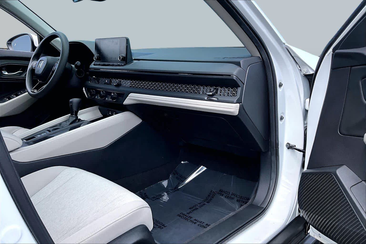 Used 2024 Platinum White Pearl Honda EX image 18