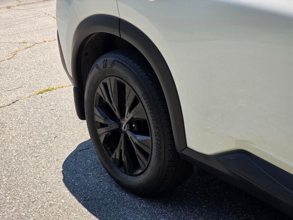 Used 2023 White Nissan SV image 17