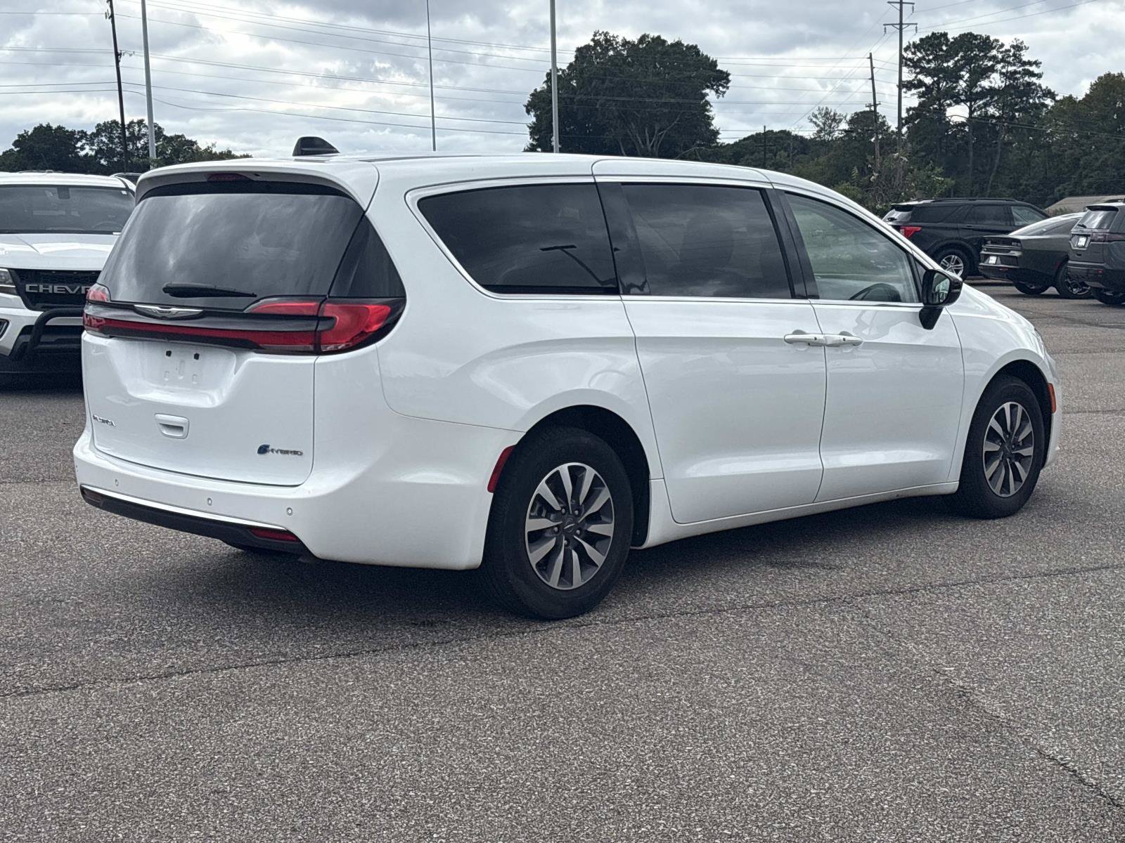 2024 Chrysler Pacifica PHEV Select - Photo 5