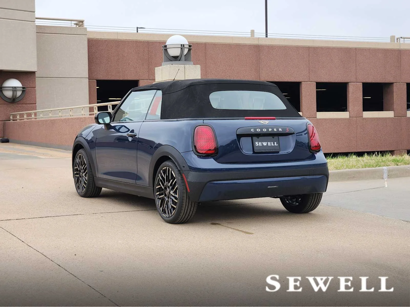 New 2026 Indigo Sunset Blue Metallic MINI Iconic image 3