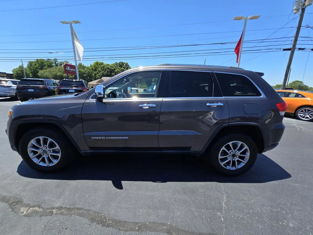 Used 2015 Granite Crystal Metallic Clearcoat Jeep Limited image 8