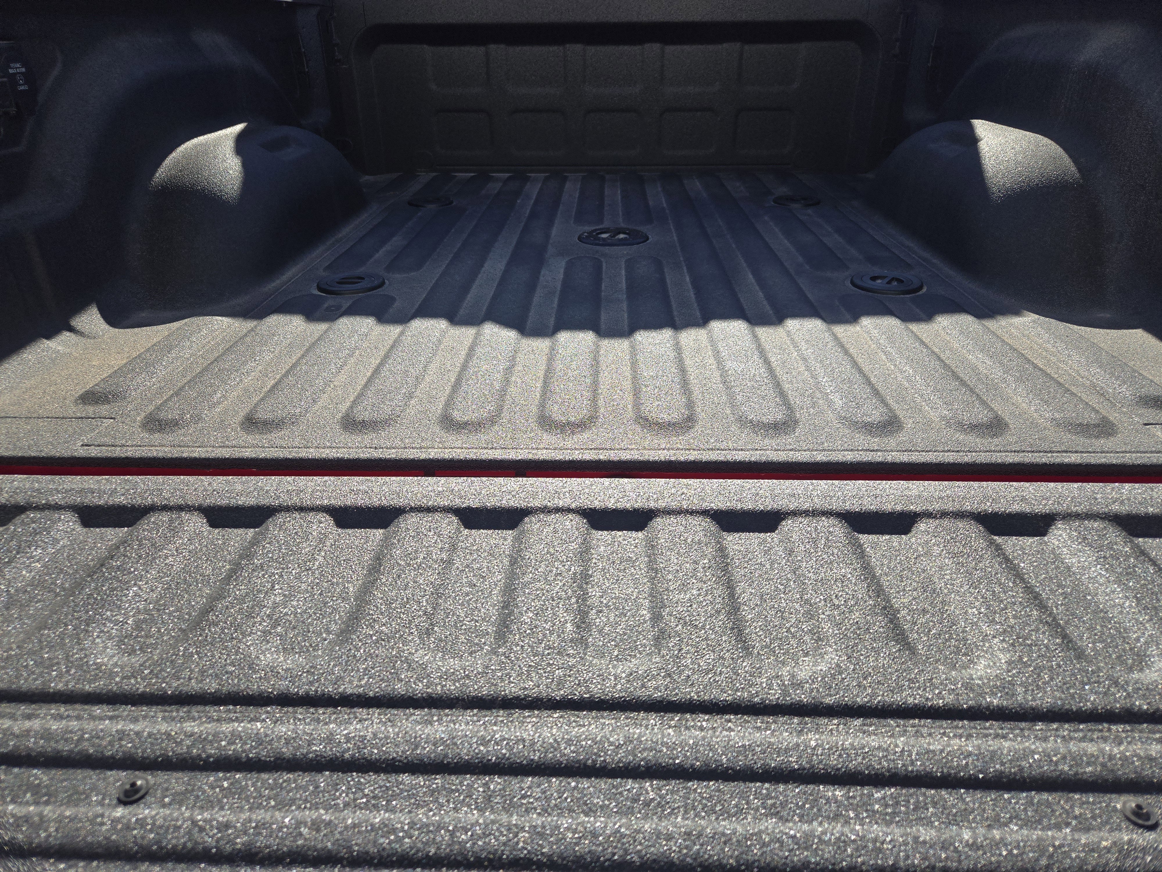 New 2026 Molten Red Pearl-Coat Exterior Paint RAM Tradesman image 24