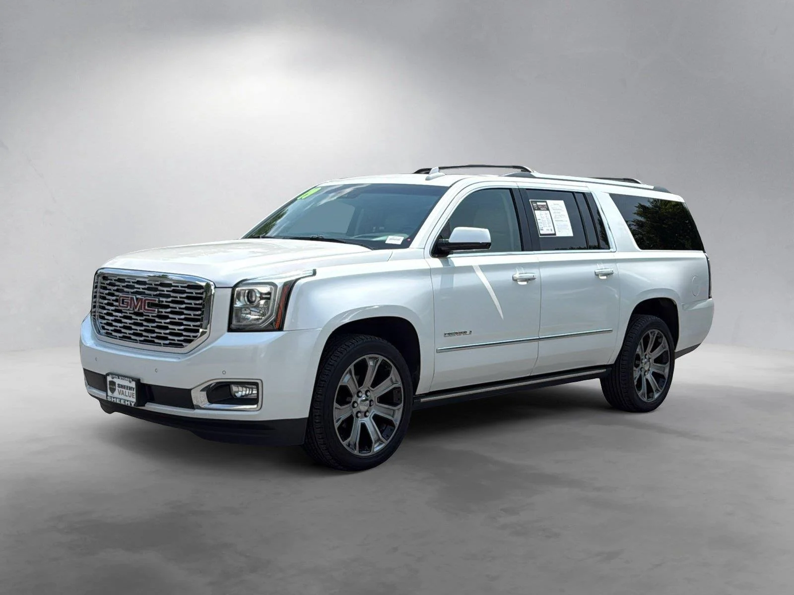 Used 2019 White Frost Tricoat GMC Denali image 15