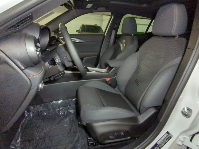 New 2025 Milano White Exterior Paint Alfa Romeo Base image 13