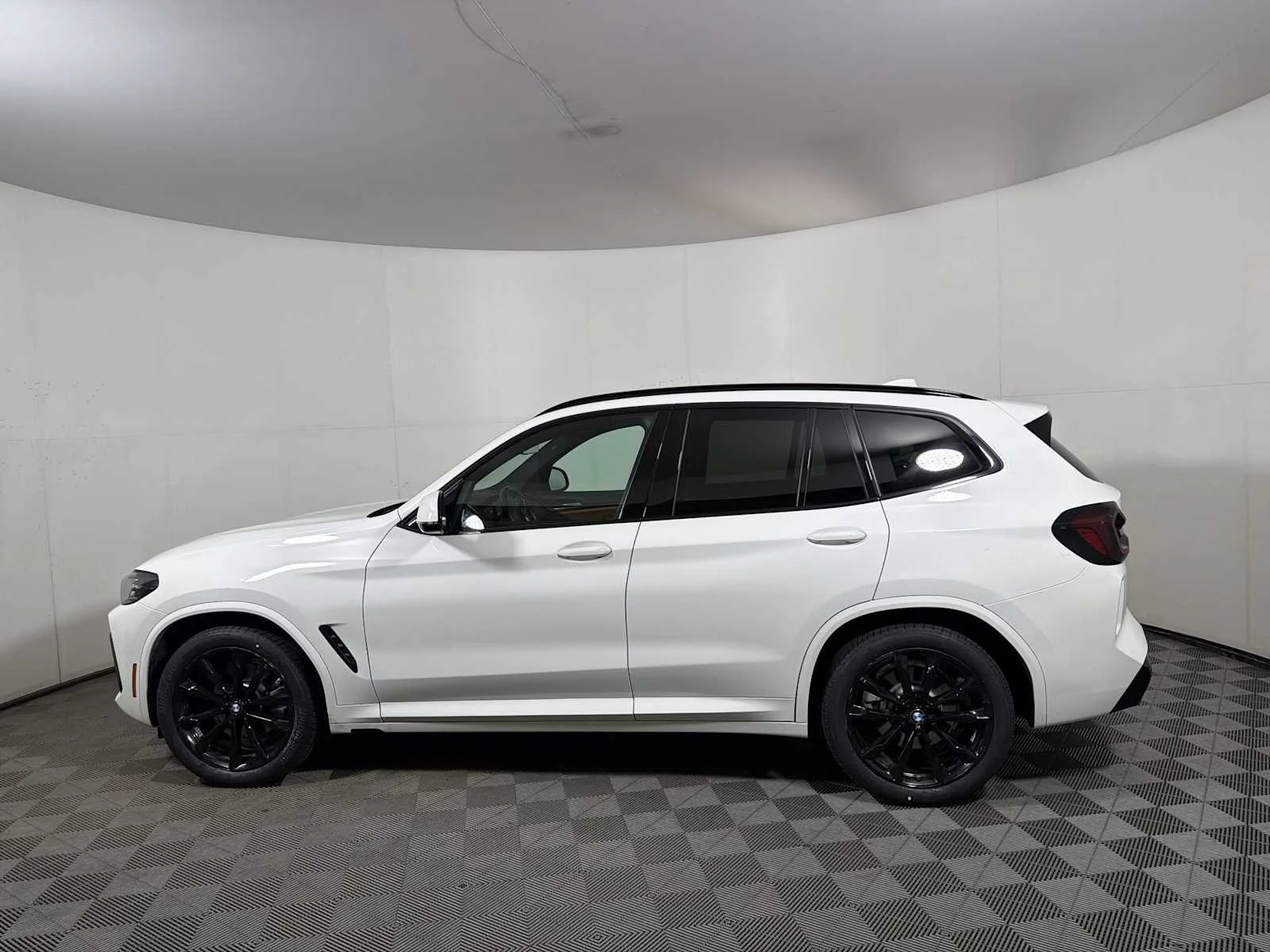 Certified Used 2023 Alpine White BMW xDrive30i image 4