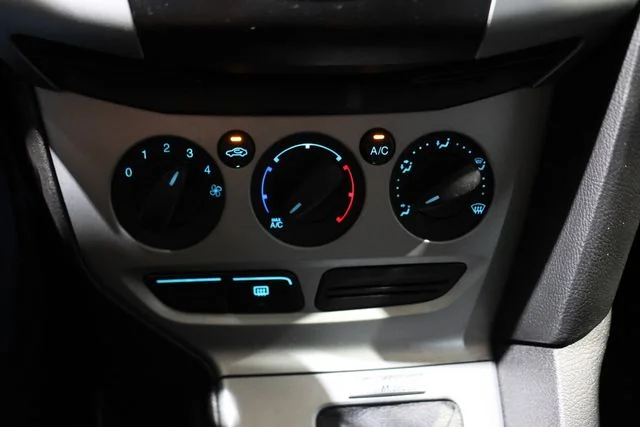 Used 2014 Race Red Ford SE image 24