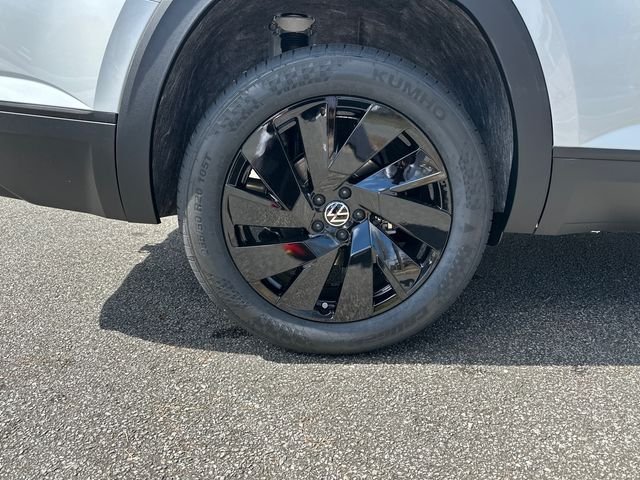 New 2026 White Volkswagen 2.0T SE w/Technology image 33