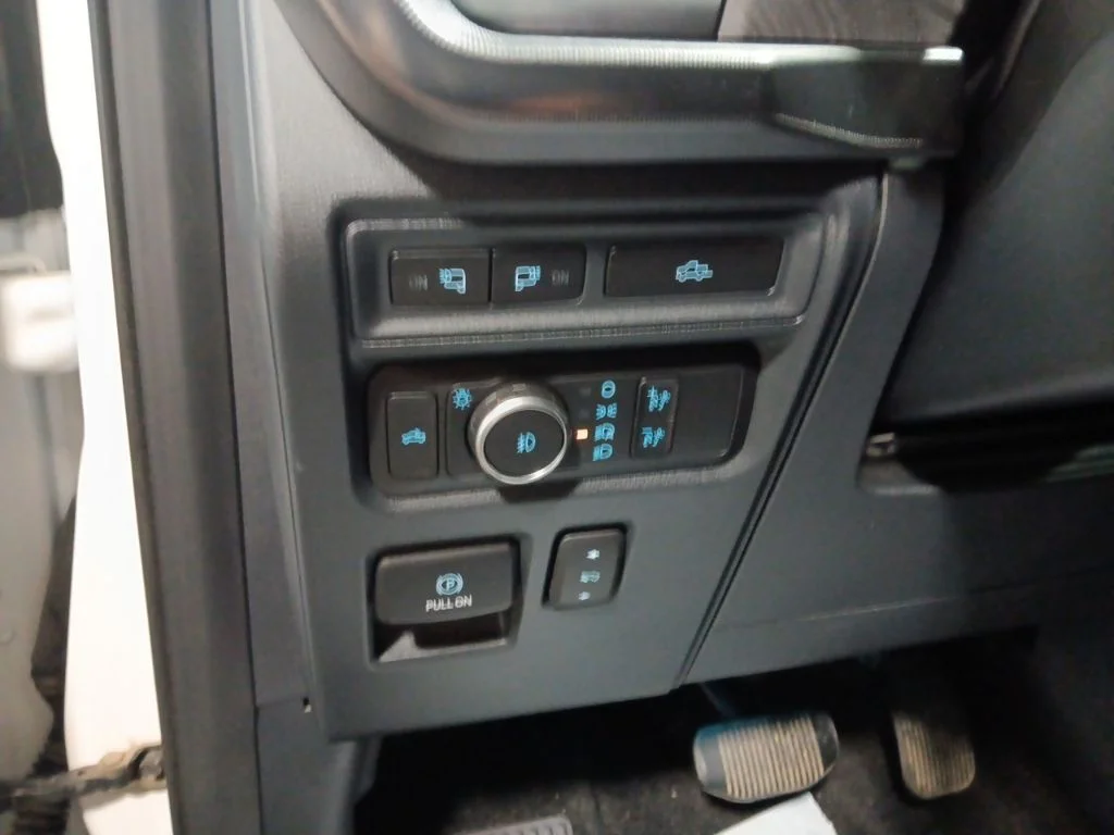 Used 2022 Star White Metallic Tri-Coat Ford Platinum image 16