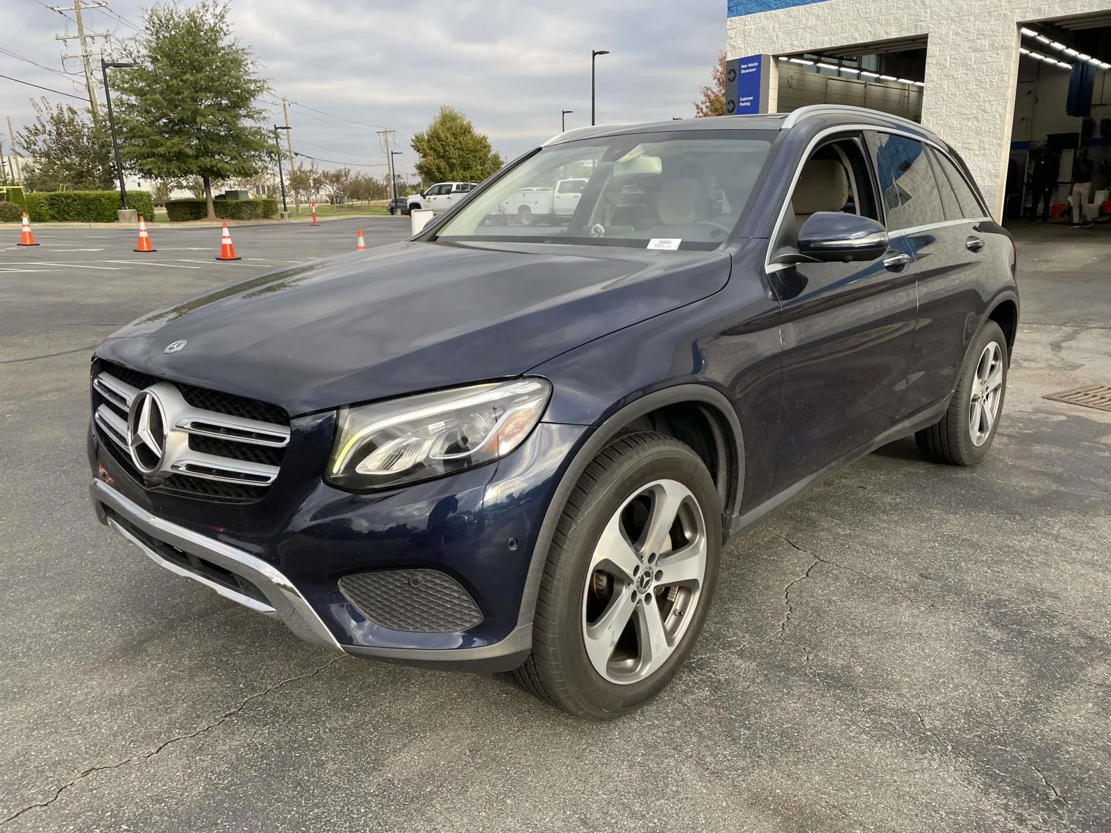 Used 2019 Blue Mercedes-Benz GLC 300 image 3