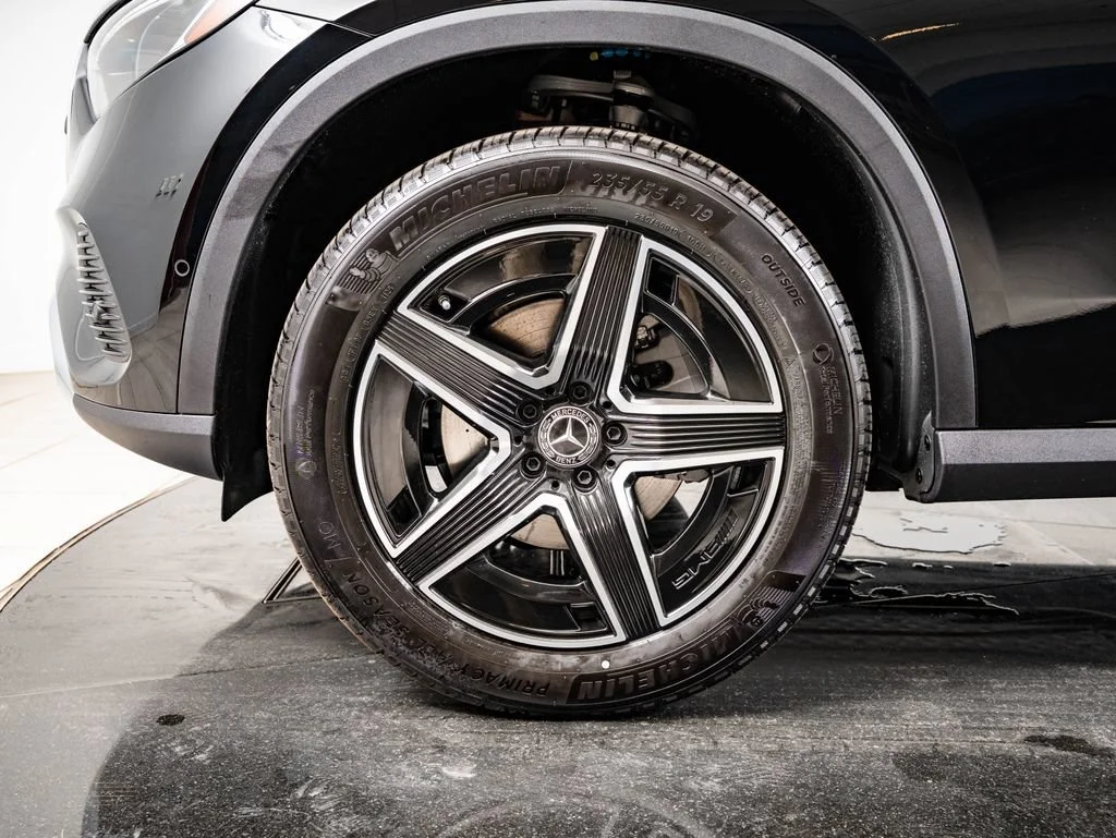 New 2026 Black Mercedes-Benz GLC 300 image 13