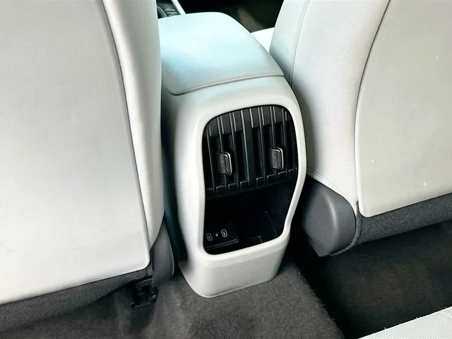 Used 2025 Green Hyundai SEL image 23