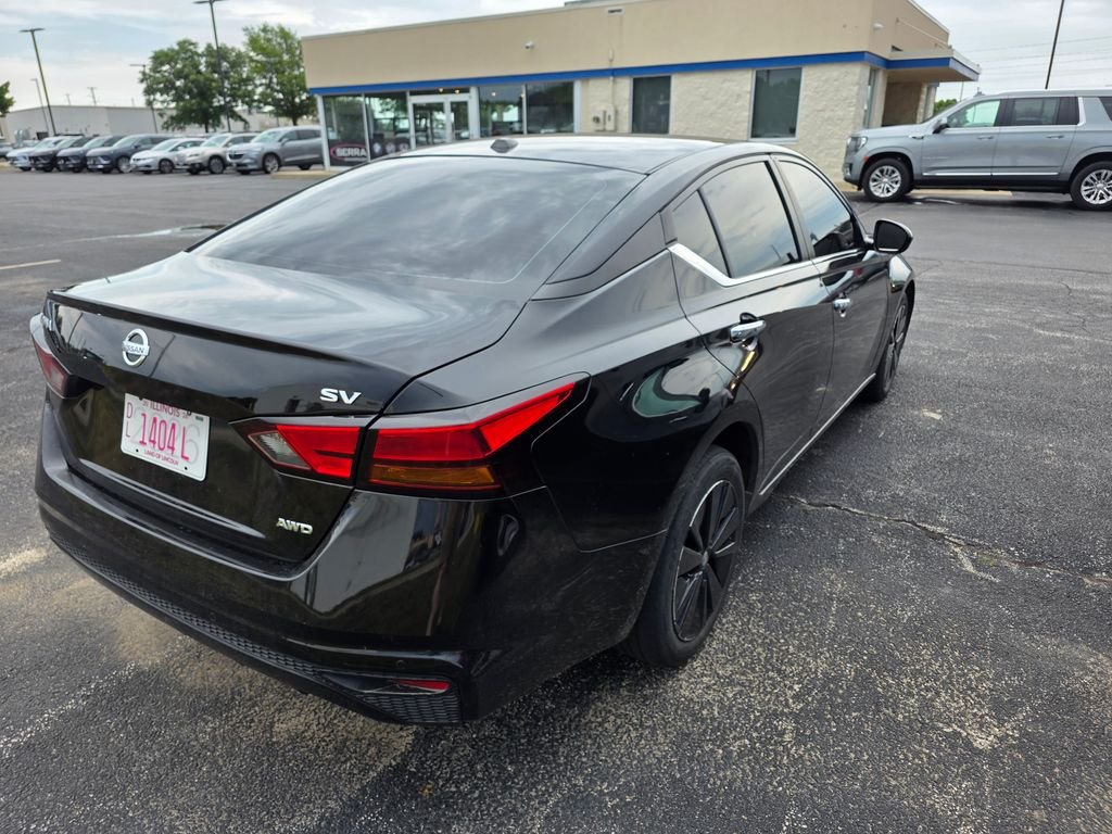 Used 2021 Super Black Clearcoat Nissan 2.5 SV image 4
