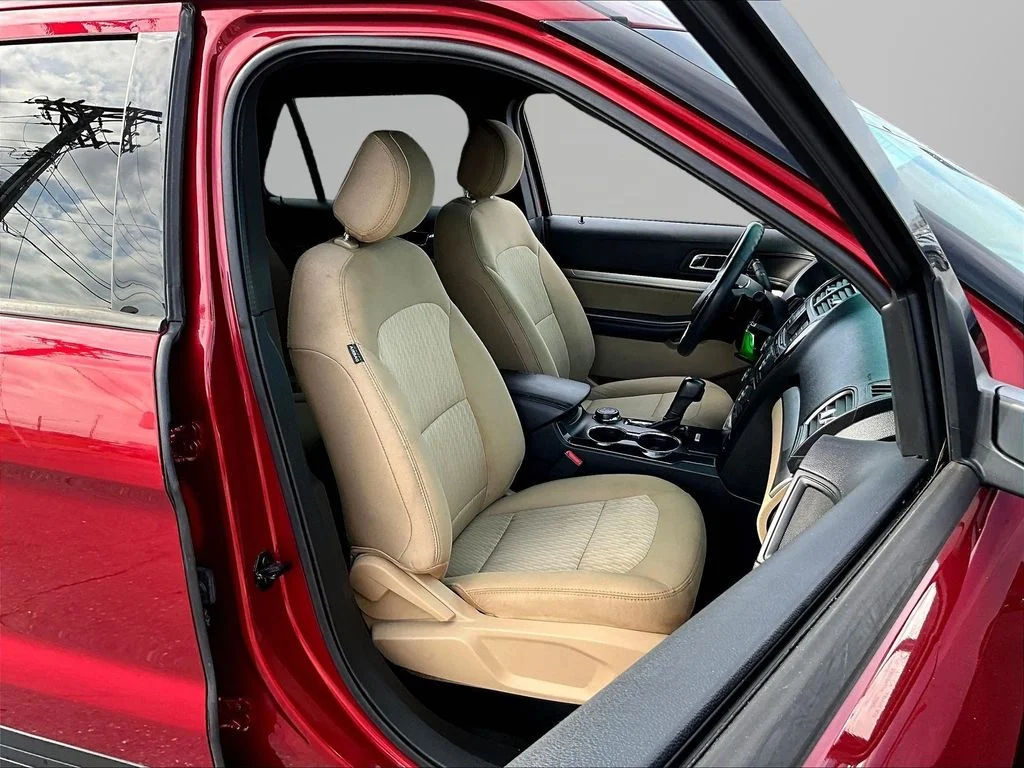 Used 2016 Red Ford Base image 28