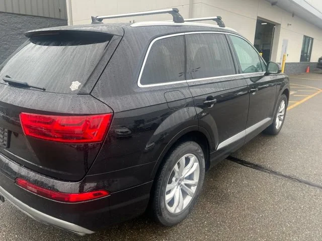 Used 2019 Orca Black Metallic Audi SE Premium image 3