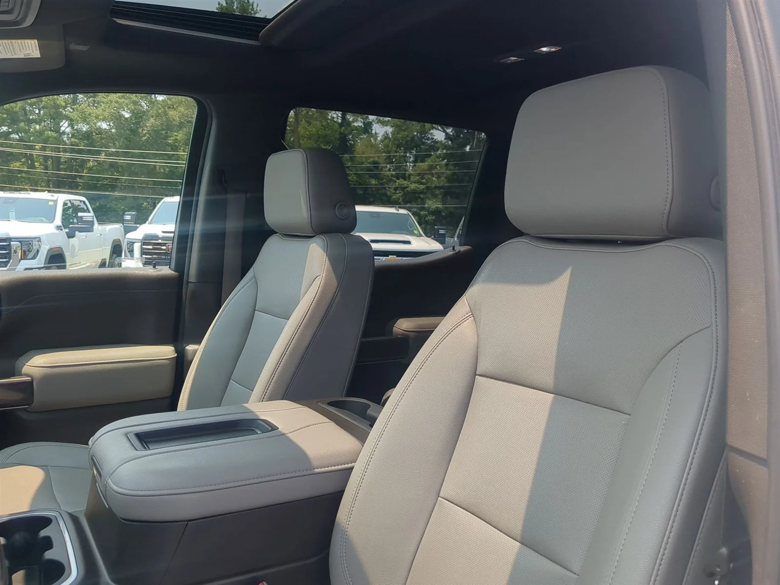 Used 2022 Iridescent Pearl Tricoat Chevrolet LTZ image 20