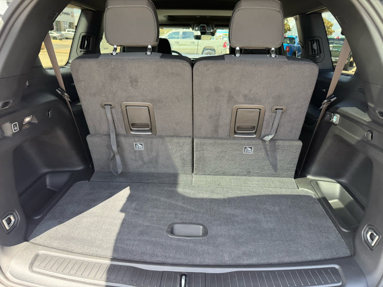 New 2026 Bright White Clear-Coat Exterior Paint Jeep Laredo X image 15