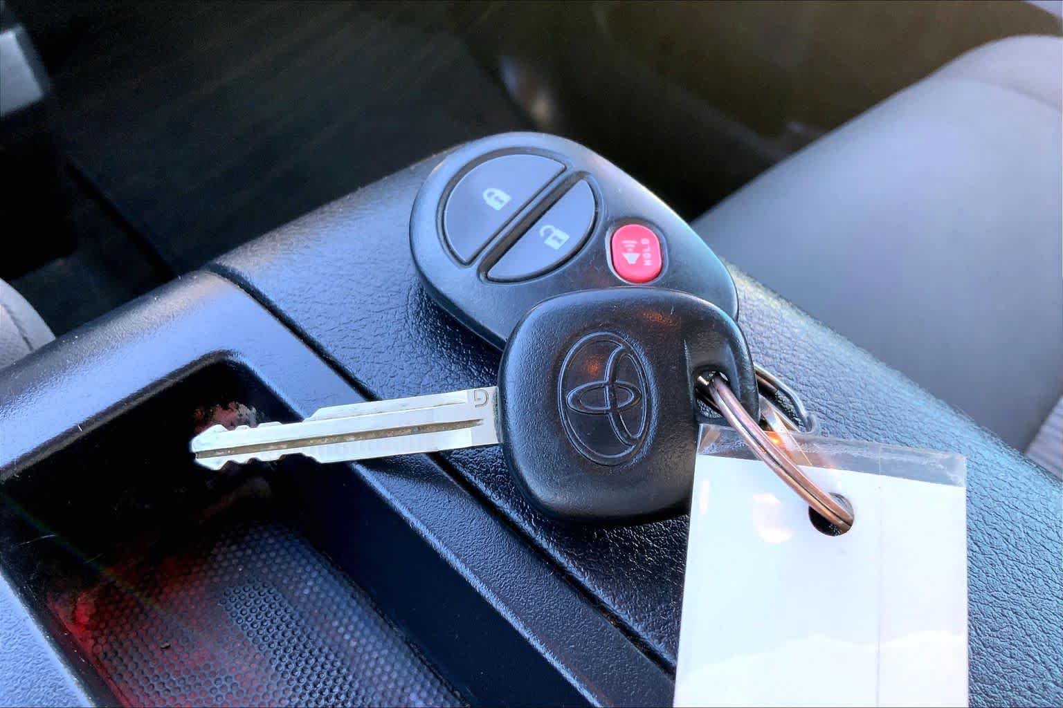 Used 2015 Blue Ribbon Metallic Toyota SR5 image 14