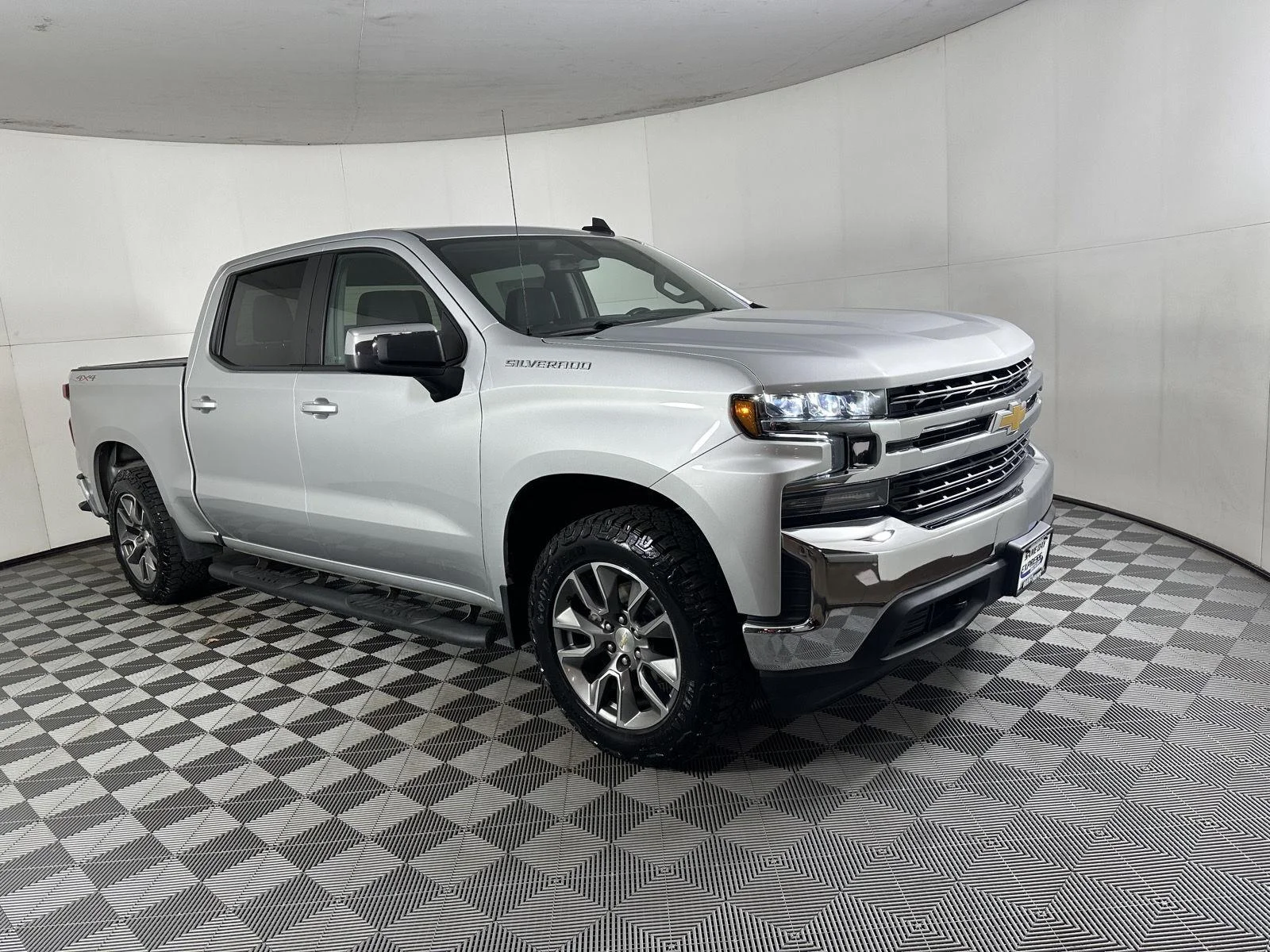 Used 2021 Silver Ice Metallic Chevrolet LT image 23