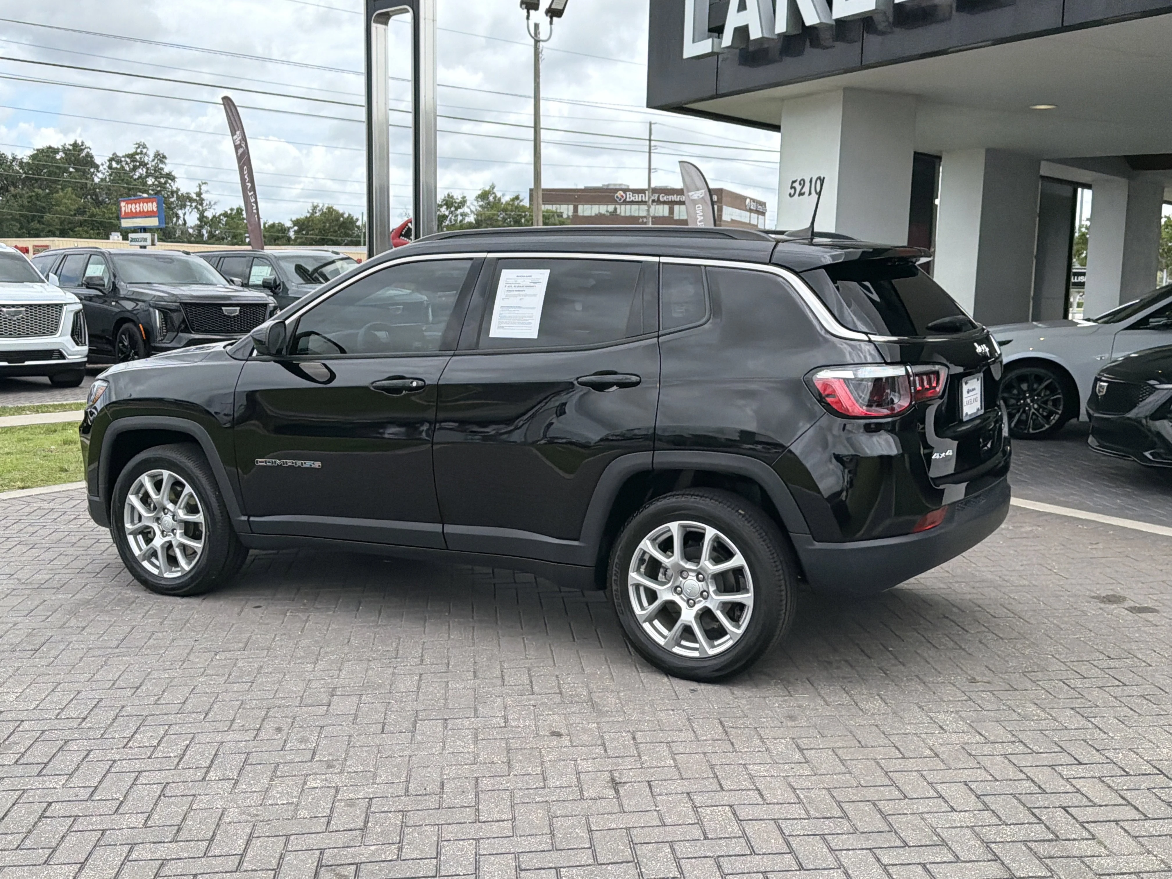 Used 2024 Diamond Black Crystal Pearlcoat Jeep Latitude Lux image 4
