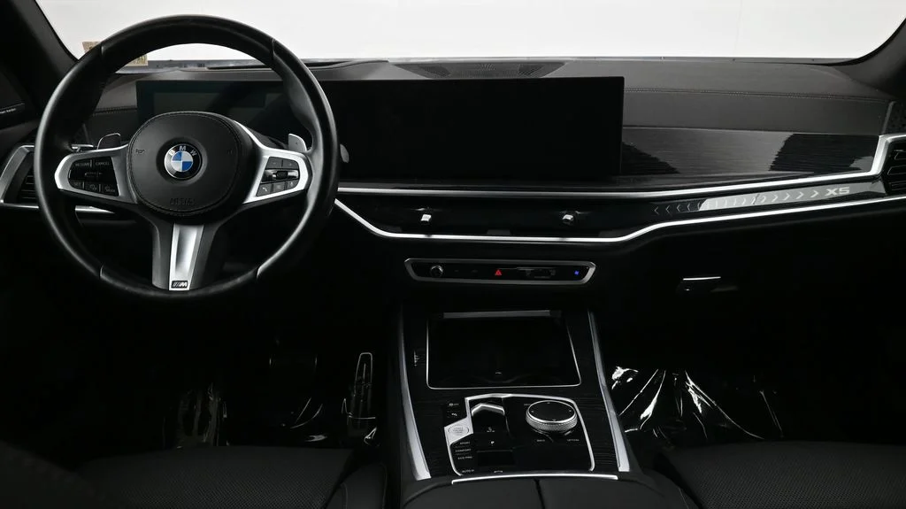 Used 2024 White BMW sDrive40i image 4