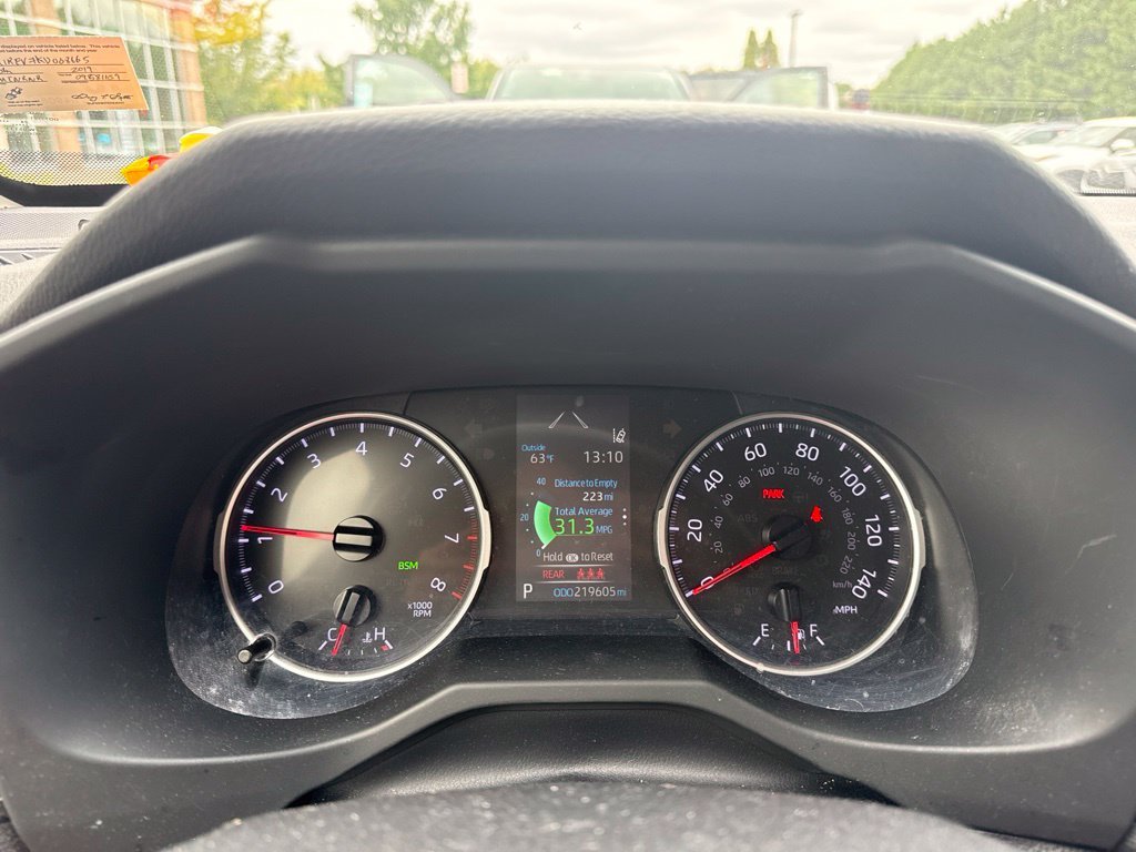 Used 2019 Red Toyota XLE Premium image 6