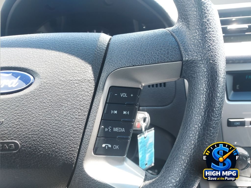 Used 2010 Gray Ford SE image 16