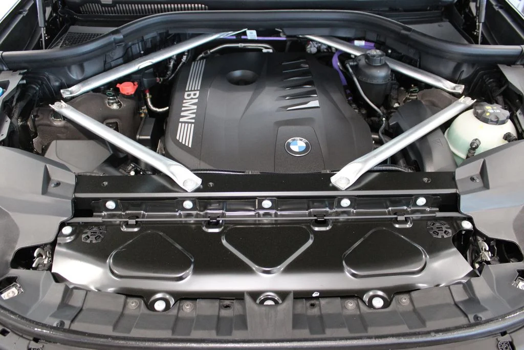New 2026 Manhattan Green Metallic BMW xDrive40i image 8