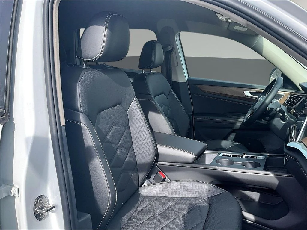 New 2026 White/off-white Volkswagen 2.0T SE image 11