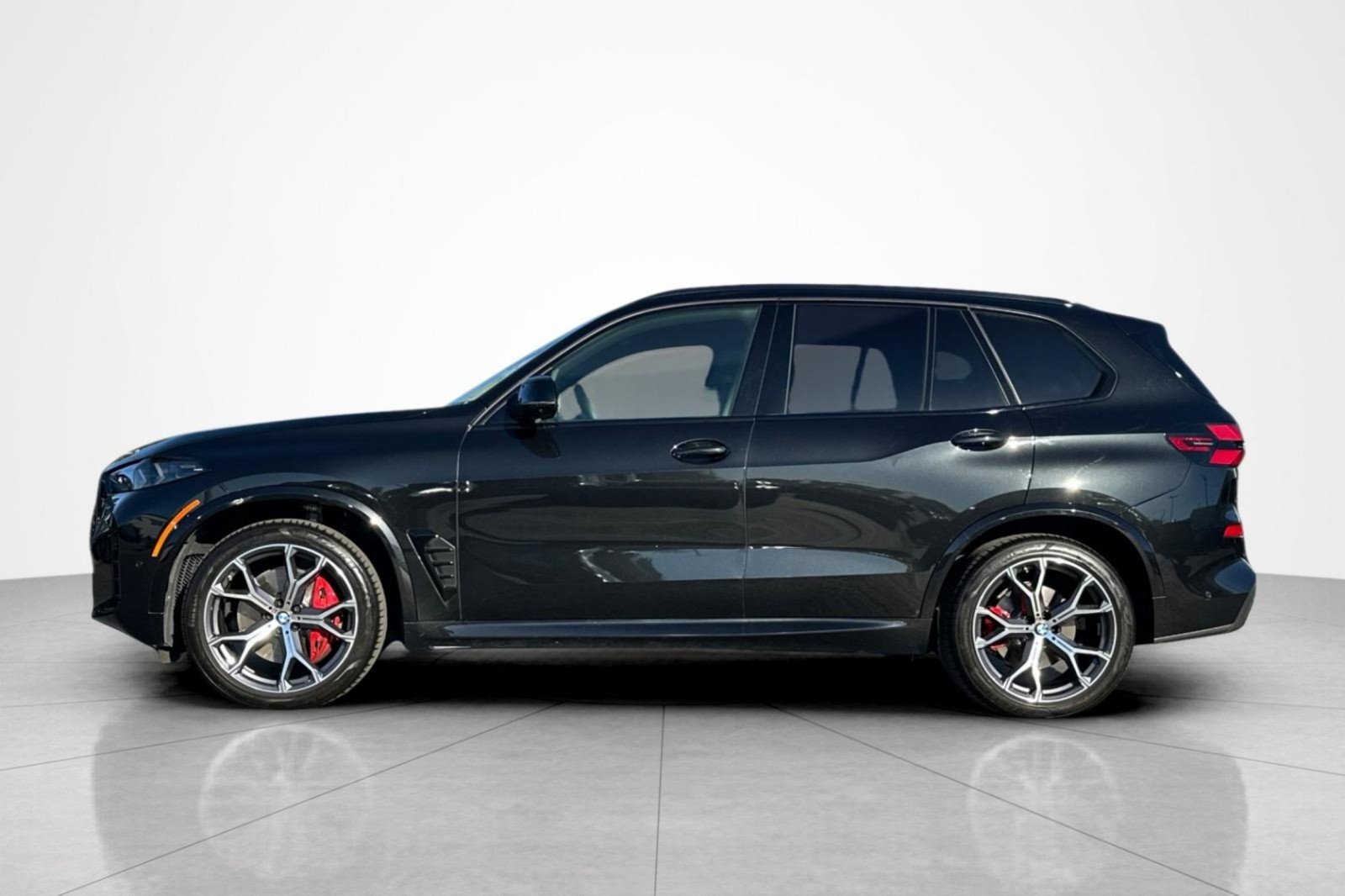 Used 2024 Black Sapphire Metallic BMW sDrive40i image 2