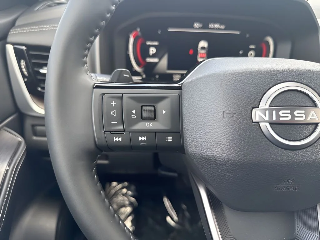 Used 2025 Gold Nissan Platinum image 16