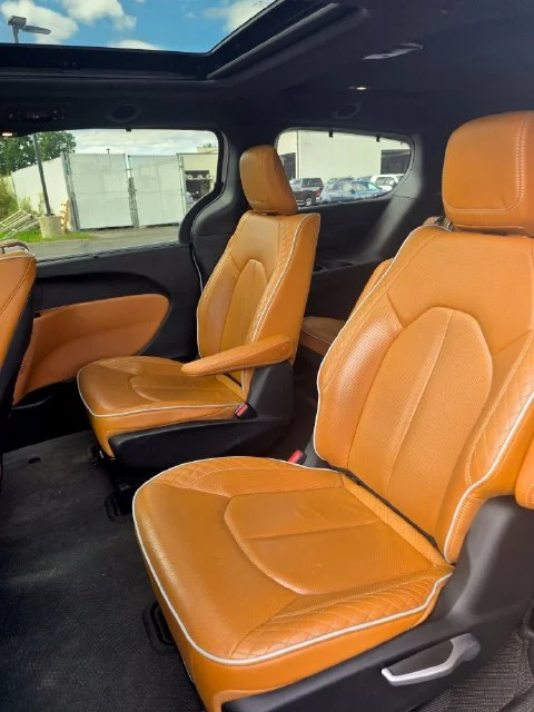 Used 2023 White Chrysler Pinnacle image 10