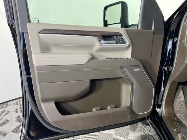 New 2026 Onyx Black GMC SLT image 13
