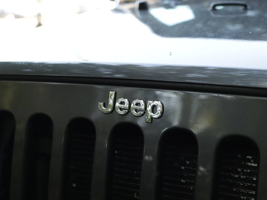 Used 2017 Gray Jeep Sport 4x4 image 27