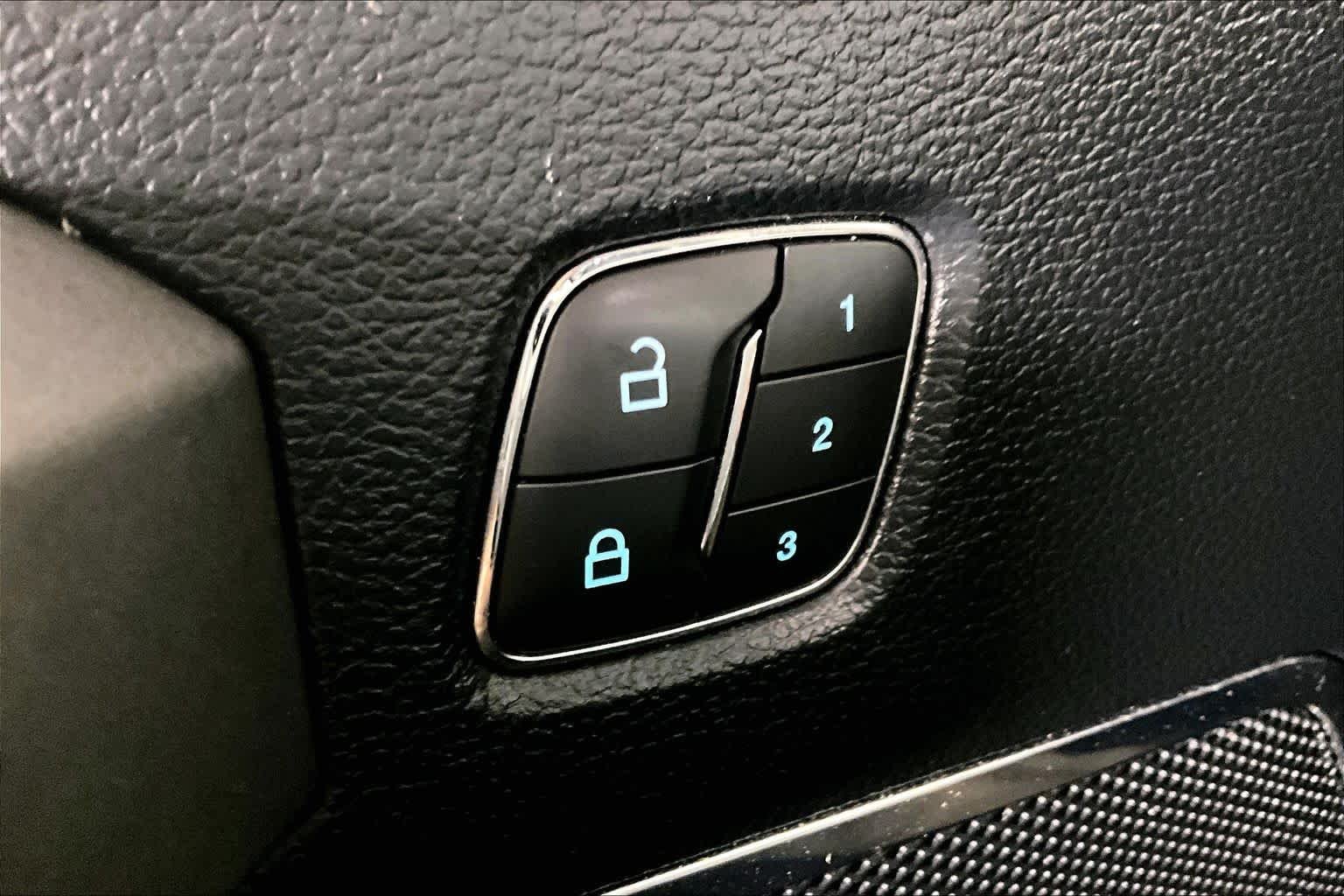 Used 2018 Magnetic Metallic Ford Platinum image 31