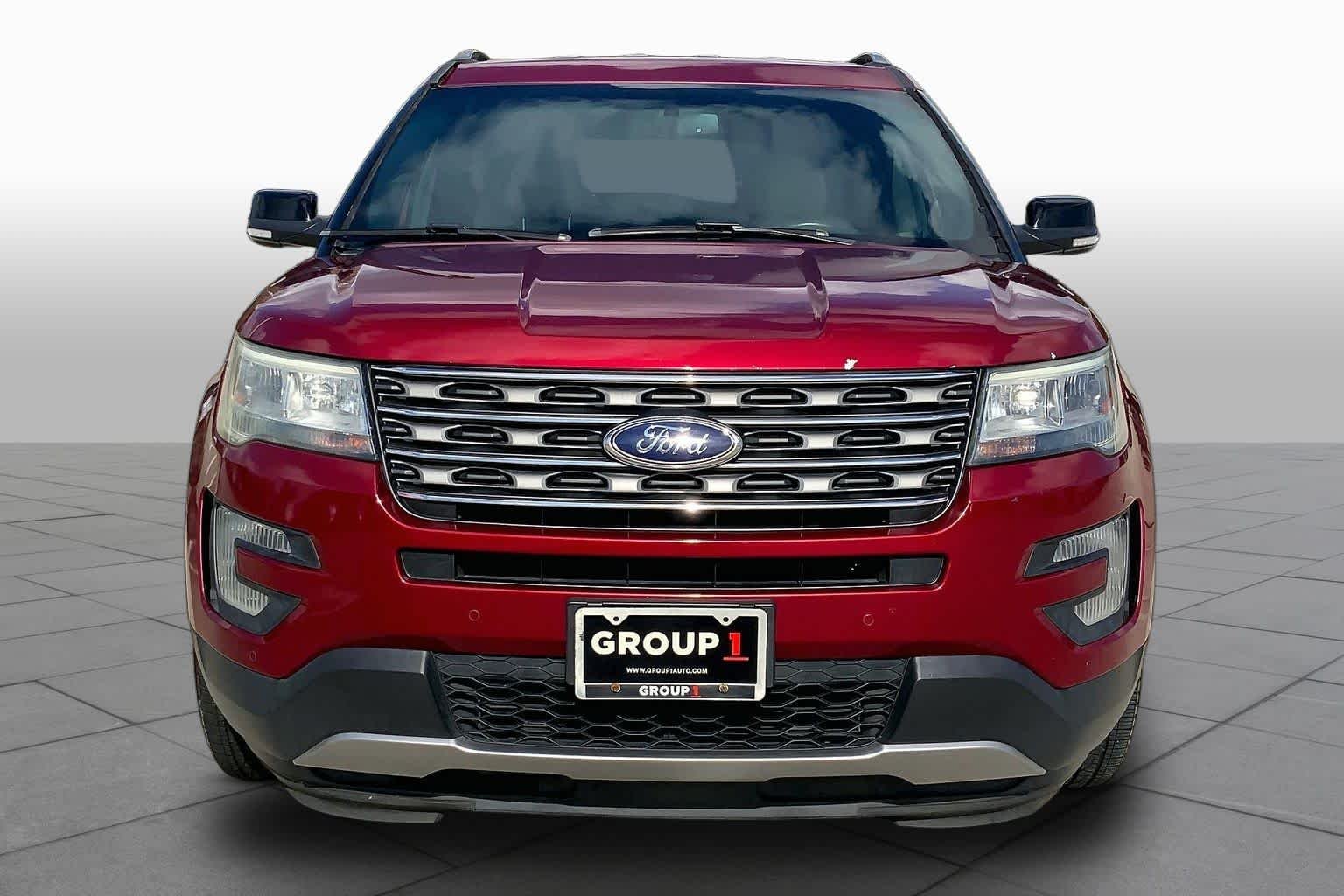 Used 2017 Ruby Red Metallic Tinted Clearcoat Ford XLT image 4