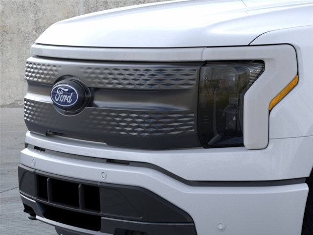 2025 Ford F-150 Lightning Flash - Photo 17