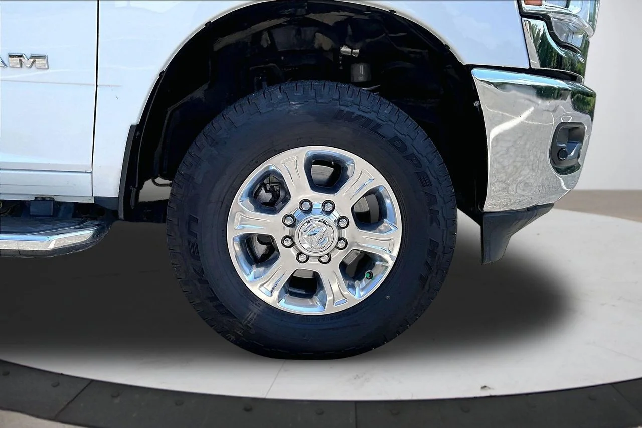 Used 2022 White Ram Big Horn image 33