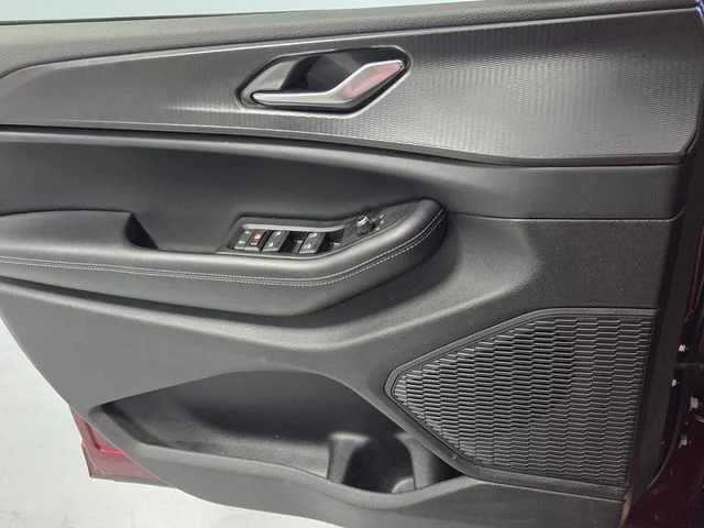 Used 2025 Red Jeep Altitude image 29