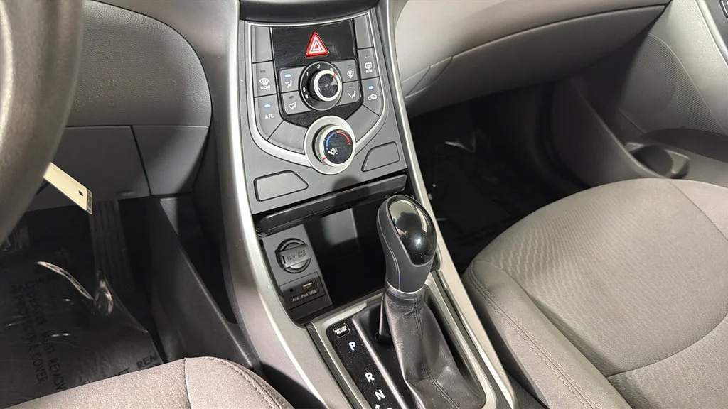 Used 2016 White Hyundai SE image 22